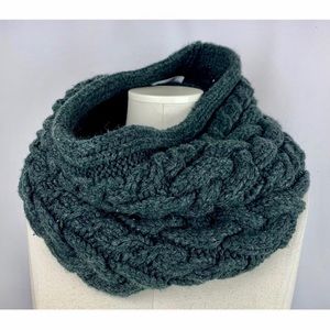 NWT Gap Acrylic/Wool Charcoal Gray Cable Knit Infinity Scarf